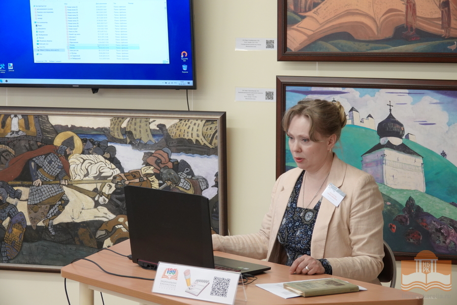 Программу «Евгений Онегин» в русской живописи» ведет Лариса Феклистова