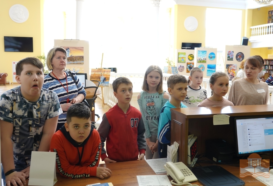 На экскурсии в Национальной библиотеке Карелии