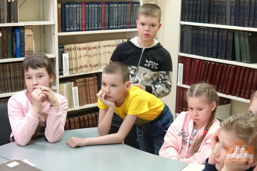 На экскурсии в Национальной библиотеке Карелии