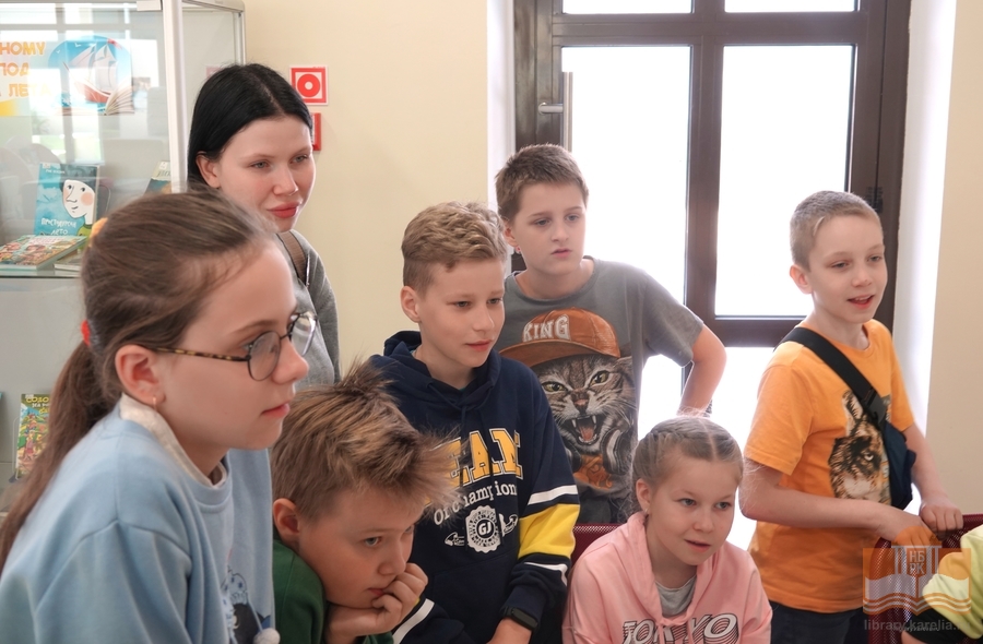 На экскурсии в Национальной библиотеке Карелии