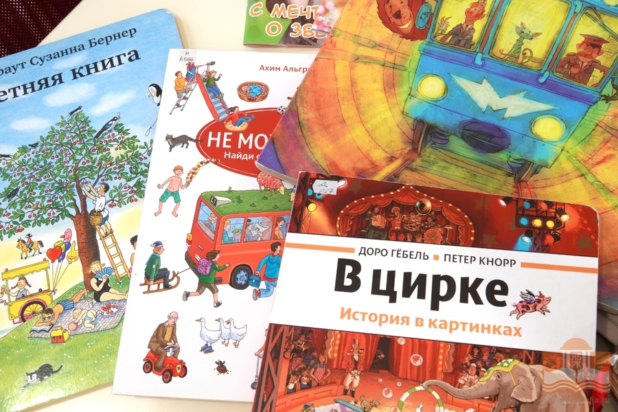На экскурсии в Национальной библиотеке Карелии