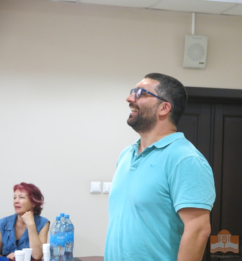Презентация поэтического сборника Алексея Мурашкина «Полнолуние». Воспоминаниями об авторе поделились друзья