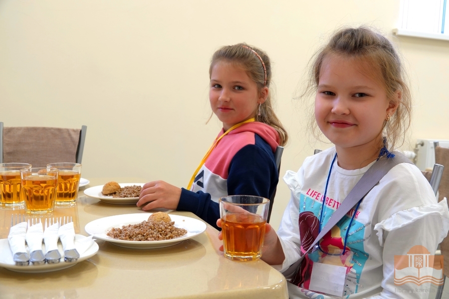 В кафе «Kirijasto»