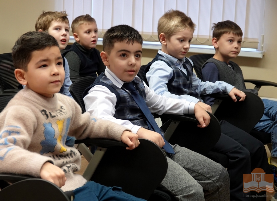 В Информационно-справочном отделе школьники ознакомились с ресурсом «Президент России - гражданам школьного возраста»