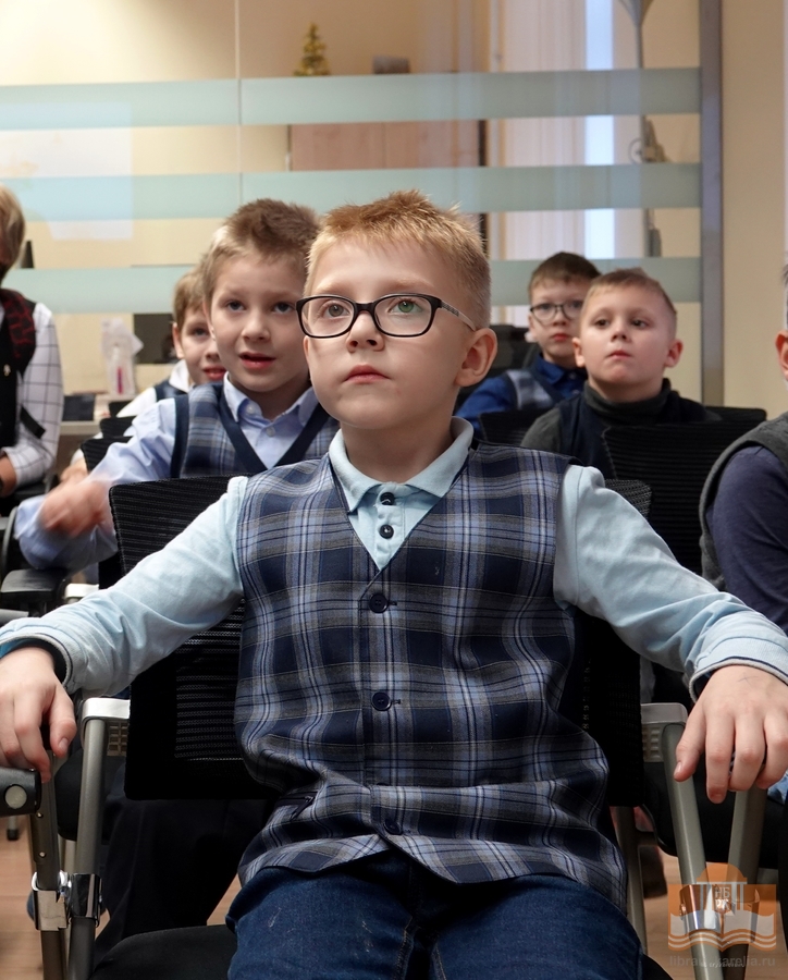 В Информационно-справочном отделе школьники ознакомились с ресурсом «Президент России - гражданам школьного возраста»
