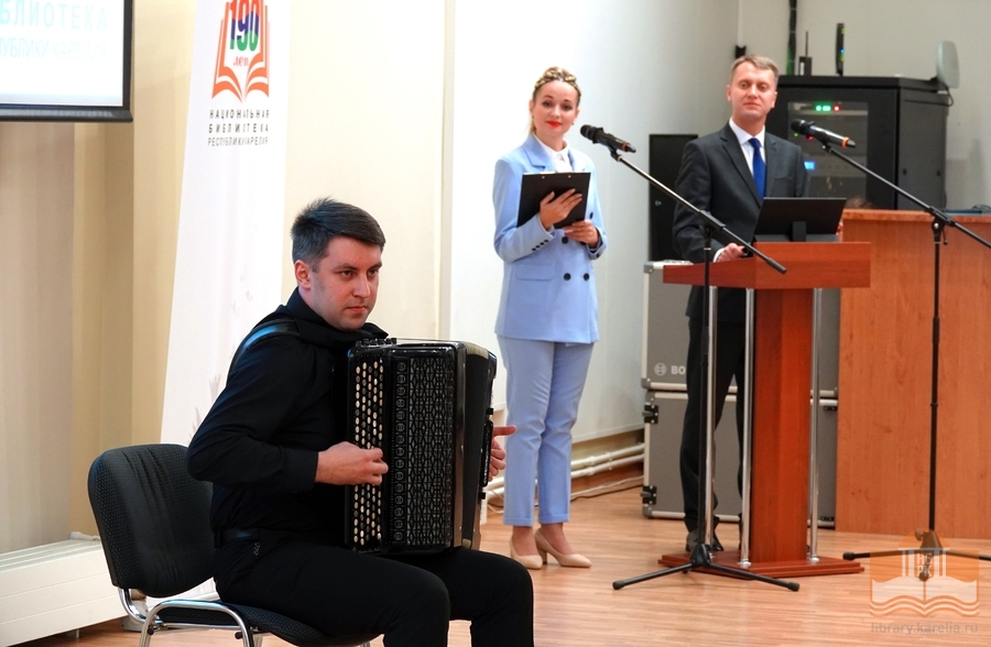 В исполнении Николая Истомина прозвучал вальс Шуберта-Листа «Венские вечера» и «Баркаролла» Сергея Рахманинова