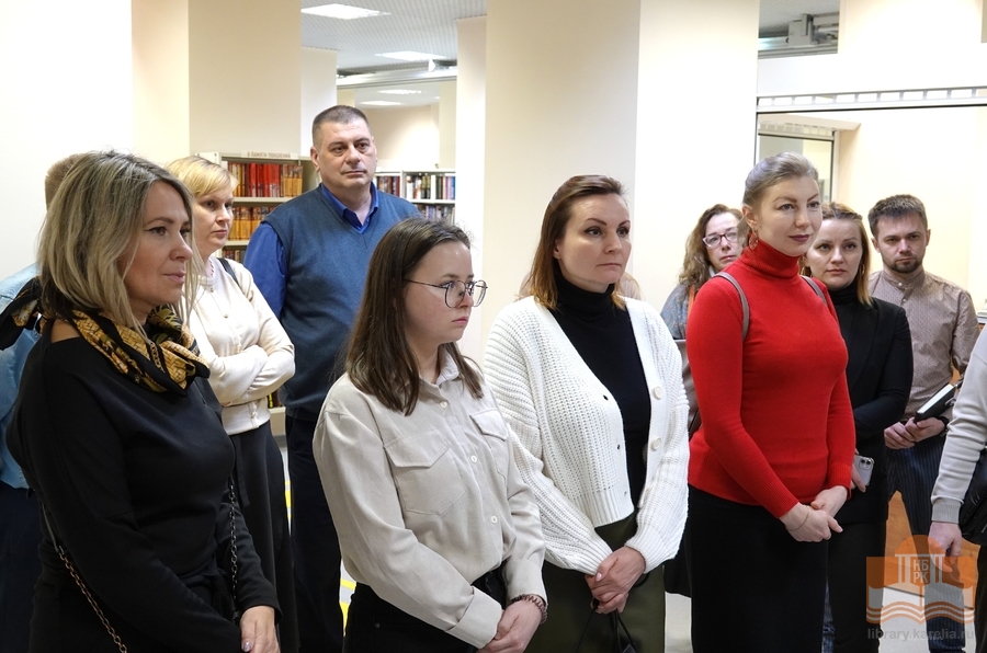 Обзор по книжной выставке «Осаждённый город» для сотрудников Управления федерального казначейства по Республики Карелия