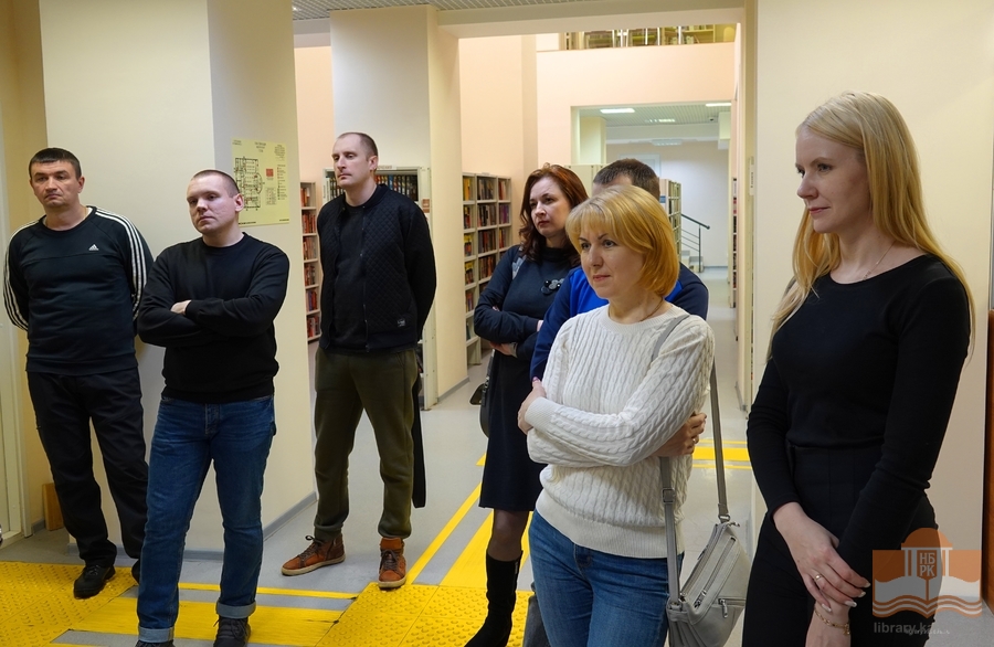 На книжной выставке «На страже Родины»