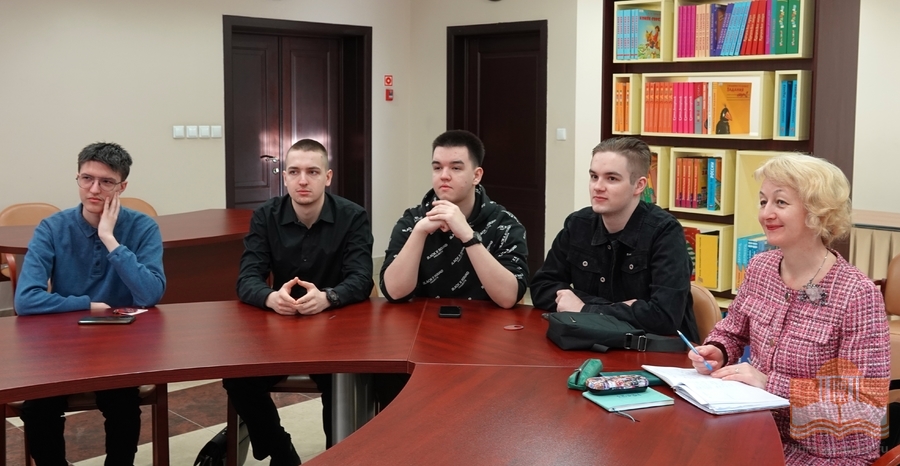Студенты первого курса РАНХиГС в Национальной библиотеке Карелии