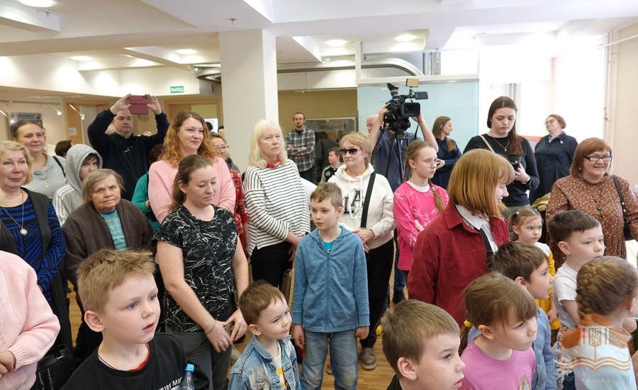 На открытии геологической выставки «Семь камней Карелии, которые должен знать каждый» в Национальной библиотеке Карелии