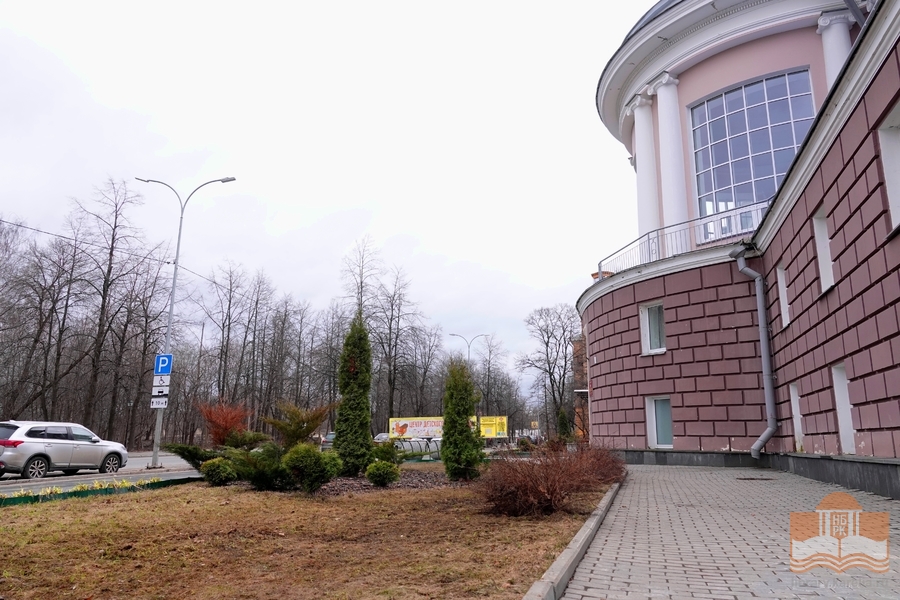 Свой вклад в весеннюю акцию по уборке городских территорий внесли сотрудники Национальной библиотеки Карелии