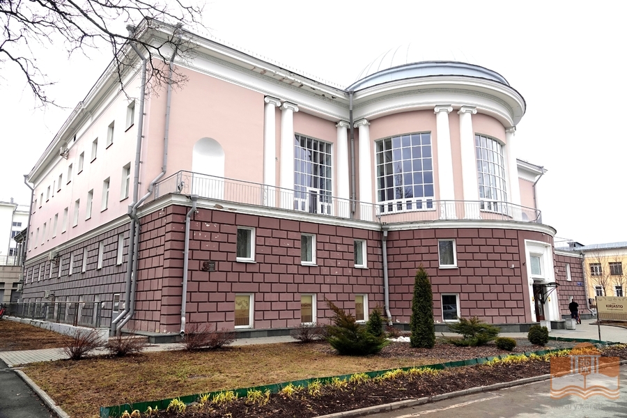 Свой вклад в весеннюю акцию по уборке городских территорий внесли сотрудники Национальной библиотеки Карелии