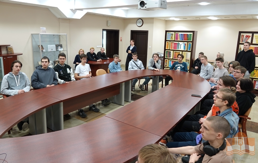 Студенты Петрозаводского автотранспортного техникума в Национальной библиотеке Карелии
