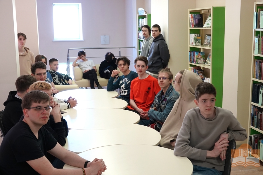 Студенты Петрозаводского автотранспортного техникума в Национальной библиотеке Карелии