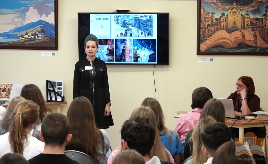 Светлана Харина читает отрывок из «Белой гвардии»