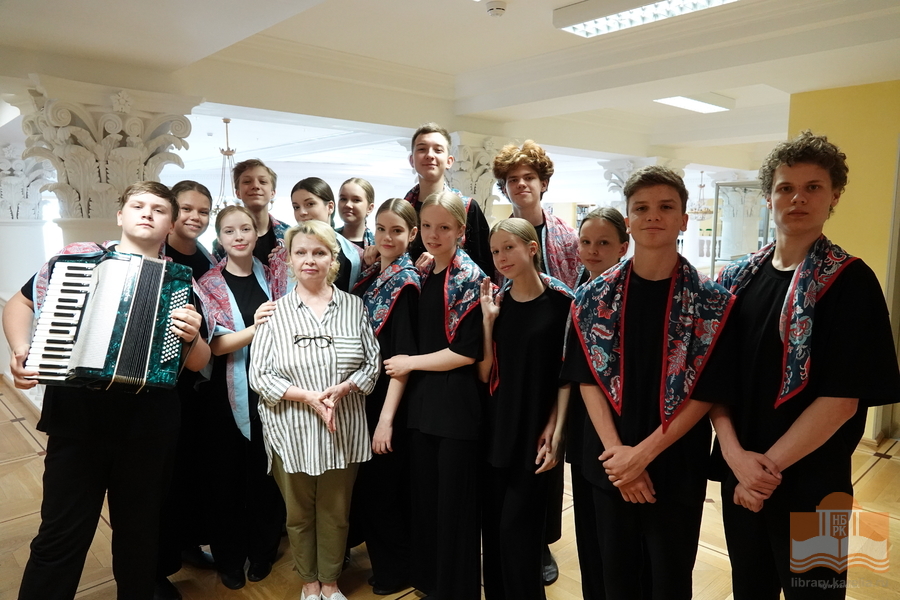Юные актеры театра-студии «Атриум» Петровского Дворца под руководством заслуженного работника образования Ольги Арифметиковой