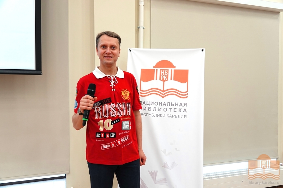 Ведущий программы «Футбол в искусстве, литературе и кинематографе» - Александр Докучаев