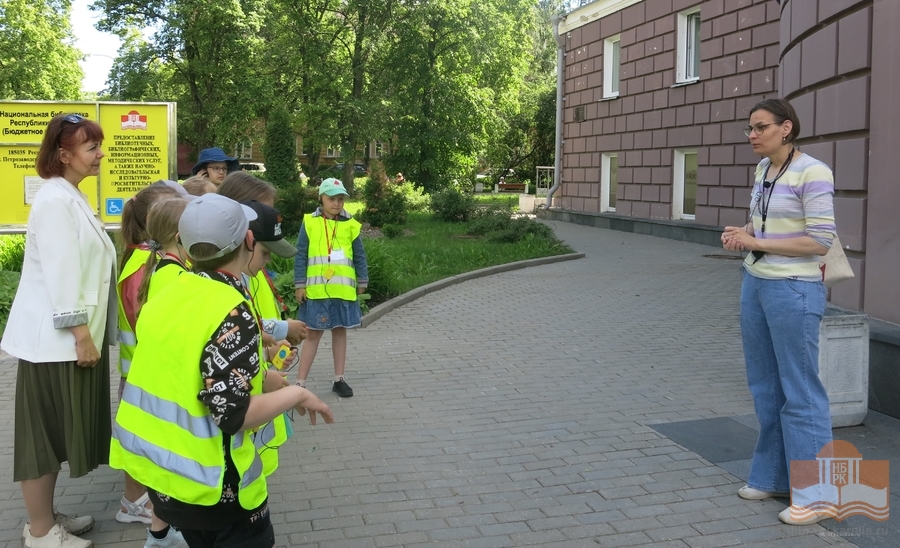 Экскурсию для участников программы проводит Ирина Владимировна Шустрова
