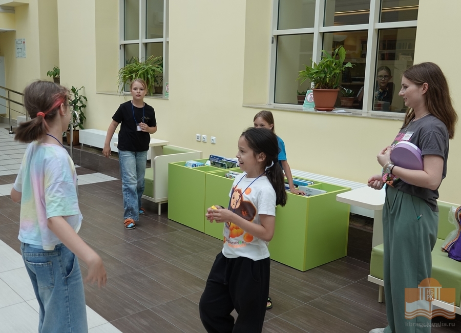 Занятия в «Академии искусств» проводит Надежда Ульянова