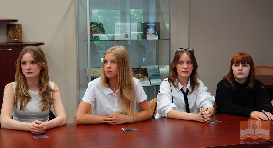 Участники интерактивной игры для старшеклассников «Семья и школа»
