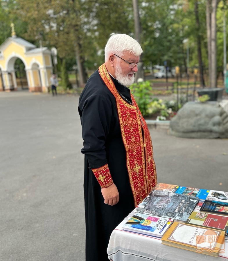 Клирик Александро-Невского кафедрального собора иерей Евгений Барышев