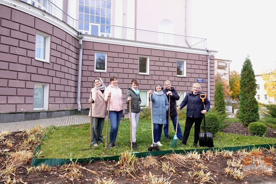 Свой вклад в акцию по уборке городских территорий внесли сотрудники Национальной библиотеки Карелии