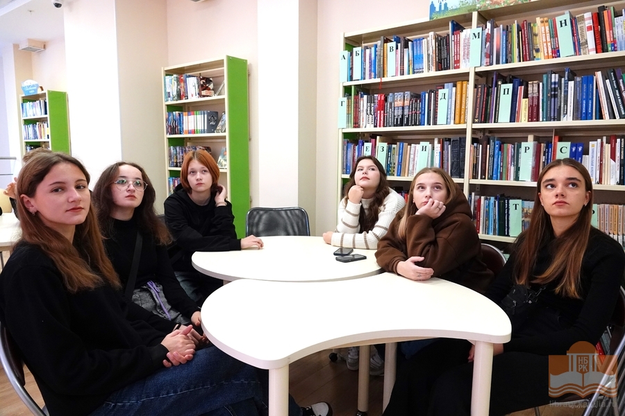 Национальная библиотека принимала делегации школьников из Москвы и Луганска