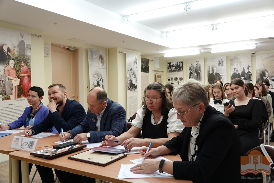 Члены жюри VII городского конкурса чтецов «Сунгуровские чтения: Расширяем горизонты»