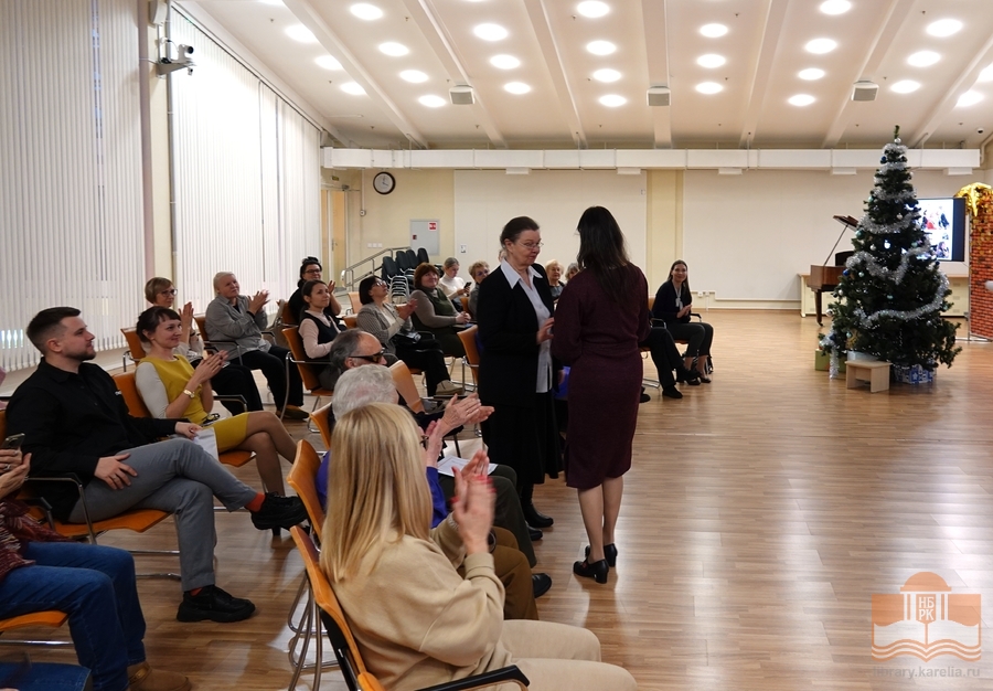 Награждение друзей и партнеров библиотеки на встрече «В кругу друзей»