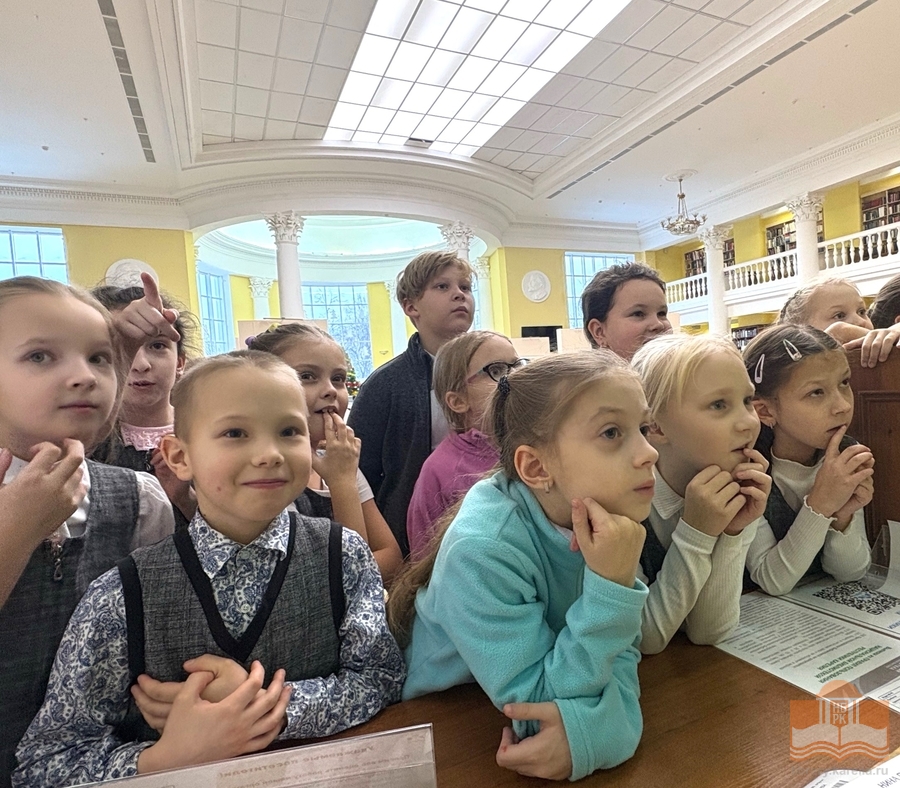 На экскурсии в Национальной библиотеке Карелии