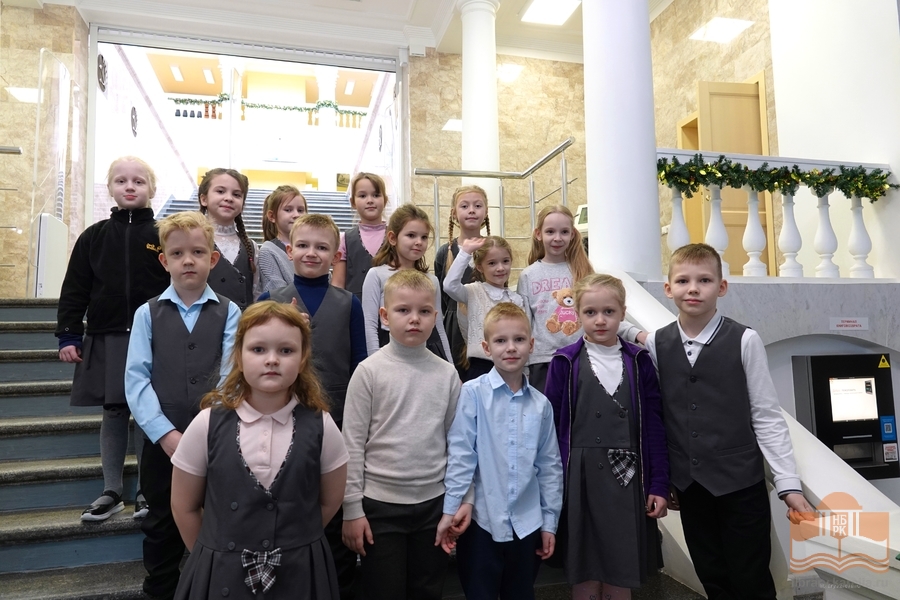 Первоклассники школы №3 на экскурсии в Национальной библиотеке Карелии