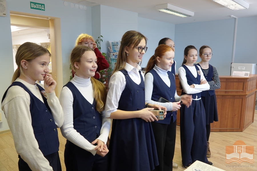 Шестиклассники Университетского лицея на экскурсии в Национальной библиотеке Карелии