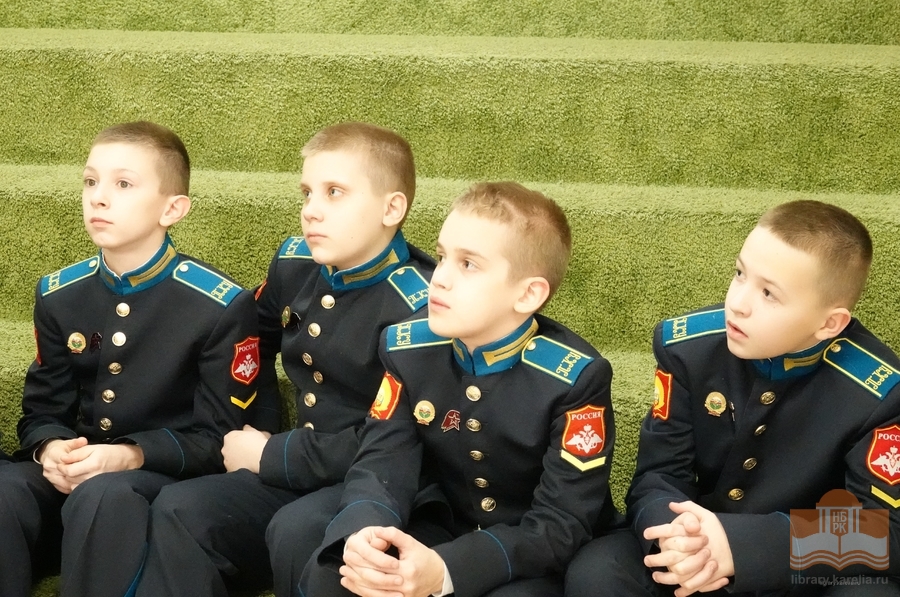 Пятиклассники Петрозаводского ПКУ на экскурсии в Национальной библиотеке Карелии