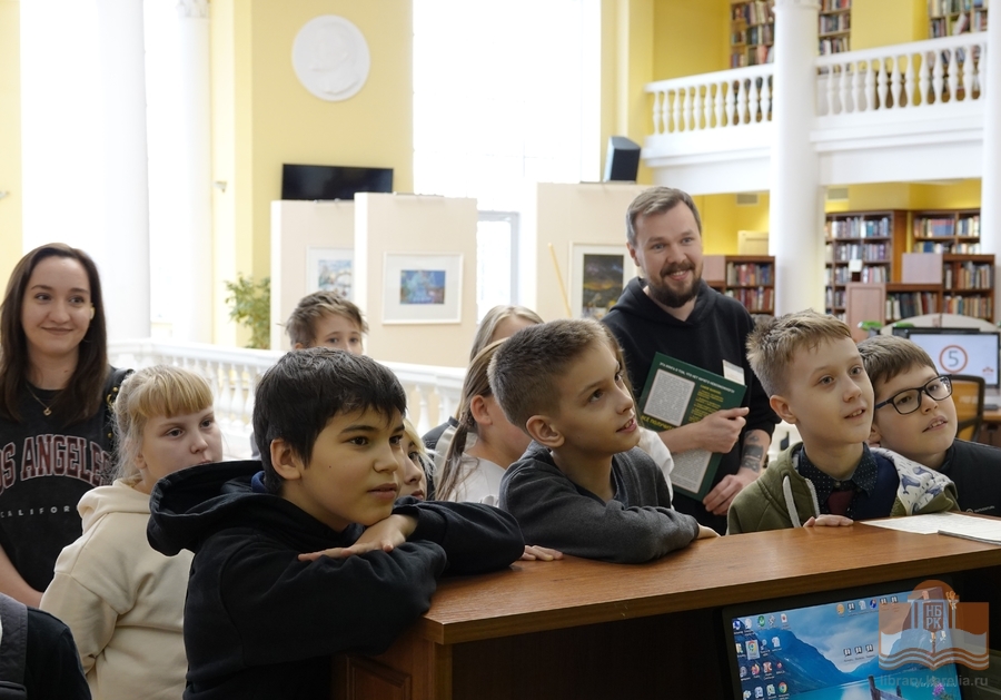 Четвероклассники школы №8 на экскурсии в Национальной библиотеке Карелии