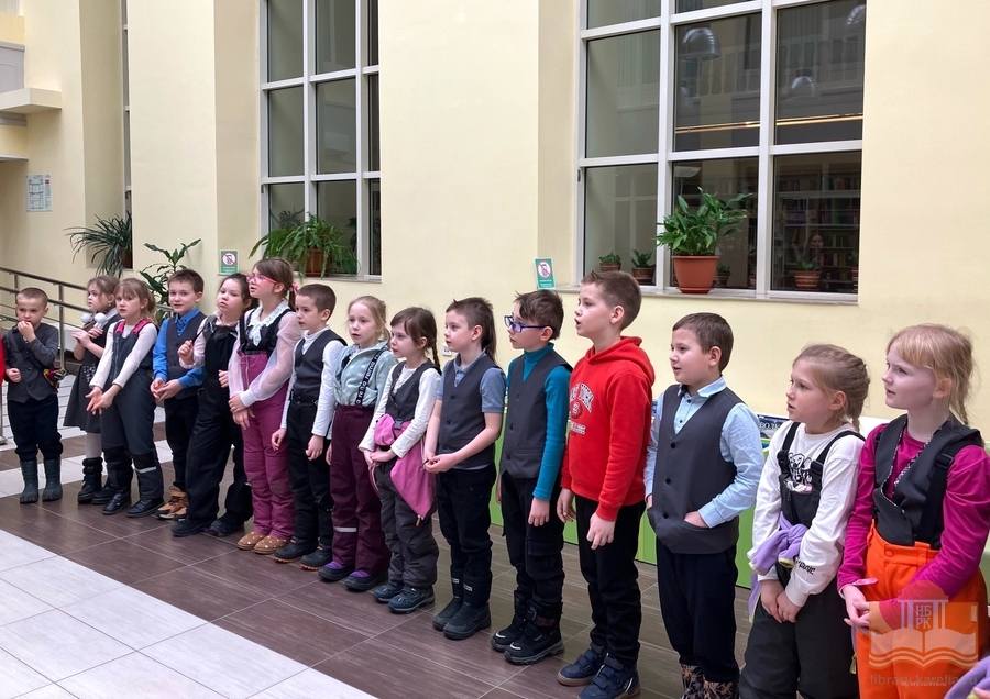 Первоклассники школы № 3 на экскурсии в Национальной библиотеке Карелии