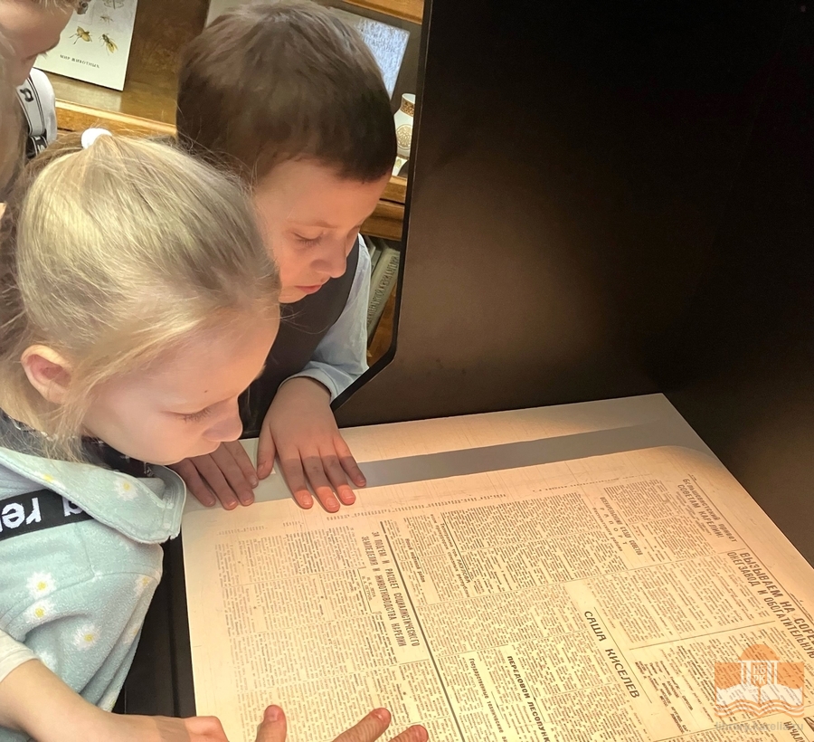 Первоклассники школы № 3 на экскурсии в Национальной библиотеке Карелии