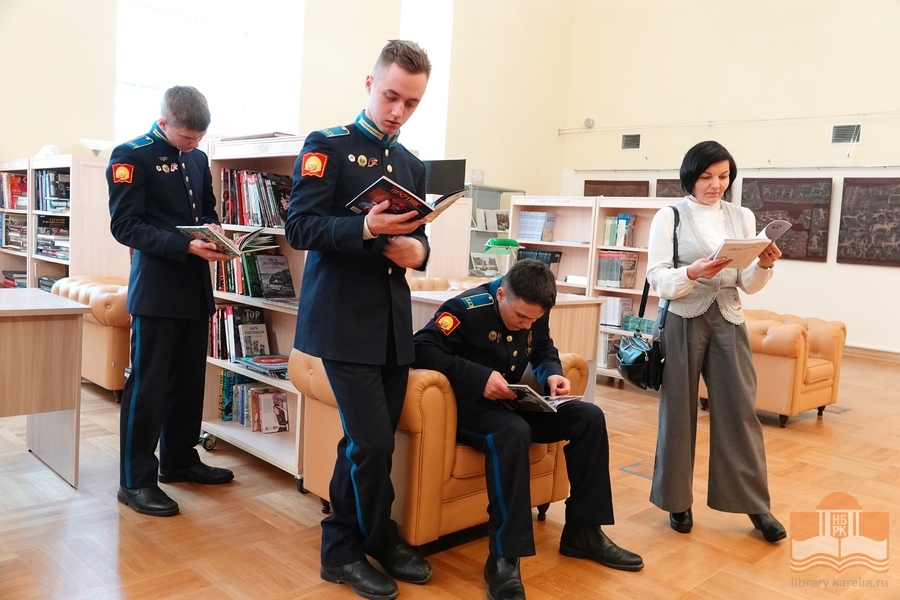 Учащиеся 10 класса ППКУ на экскурсии в Национальной библиотеке Карелии