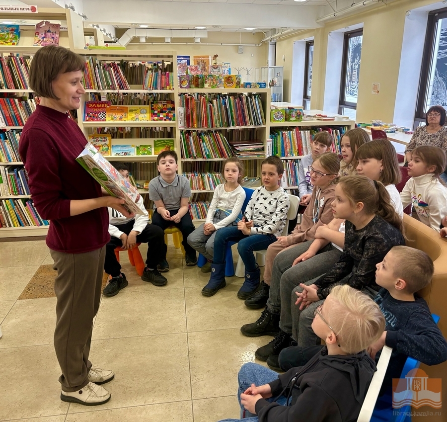 Второклассники школы № 33 на экскурсии в Национальной библиотеке Карелии