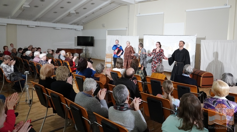 На спектакле «Морожены песни» в Национальной библиотеке Карелии