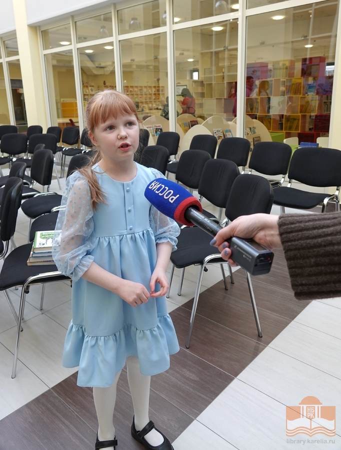 Участники творческой встречи с карельским писателем Ильей Полуницыным