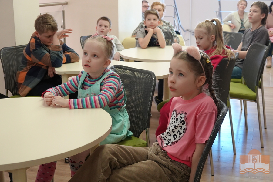 Участники творческой встречи с карельским писателем Ириной Никитиной