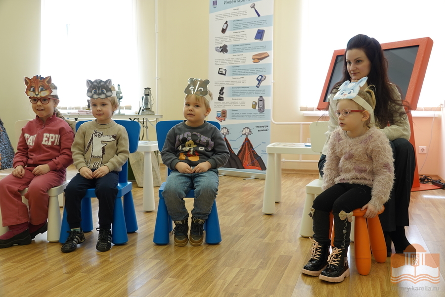 Участники творческой программы «Катится, катится колобок…»