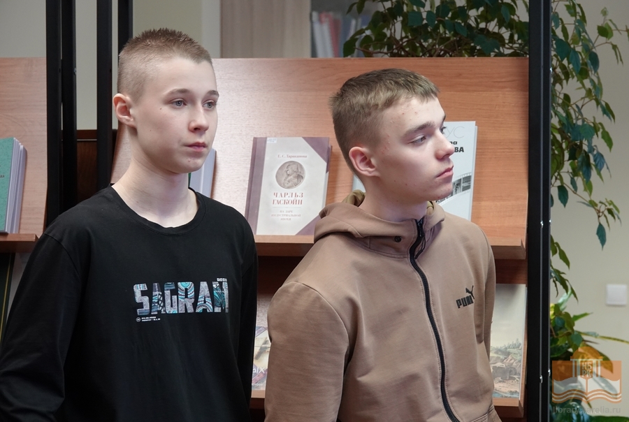 Первокурсники Петрозаводского автотранспортного техникума знакомятся с Национальной библиотекой