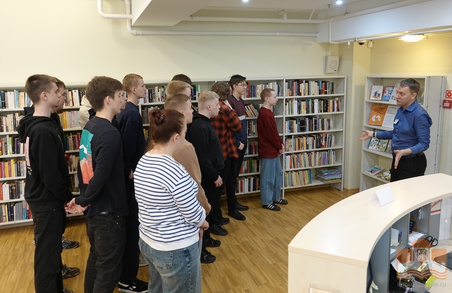 Первокурсники Петрозаводского автотранспортного техникума знакомятся с Национальной библиотекой
