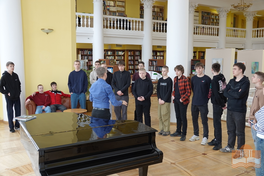 Первокурсники Петрозаводского автотранспортного техникума знакомятся с Национальной библиотекой