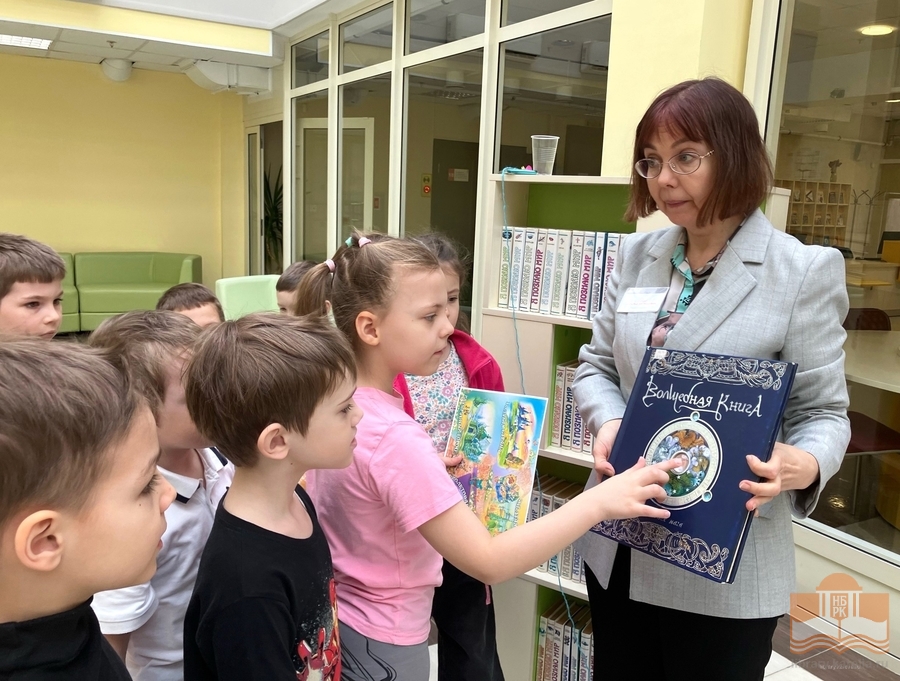 Творческая программа «По книжным тропинкам в Изумрудный город»