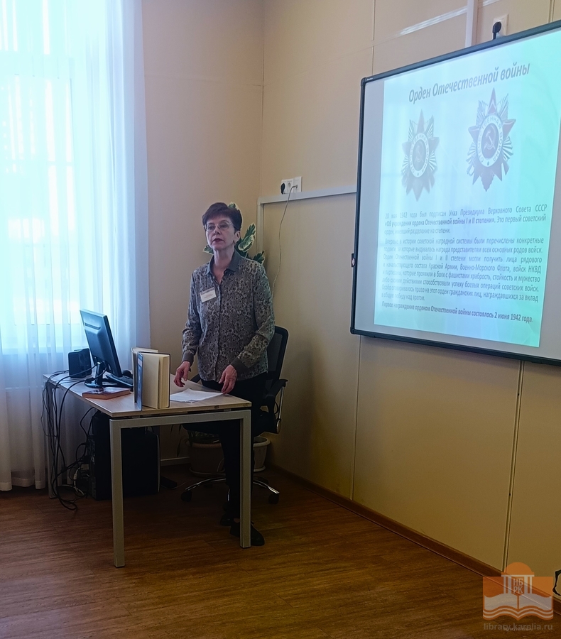 Программу проводит Татьяна Ермолина, библиотекарь Центра детского чтения