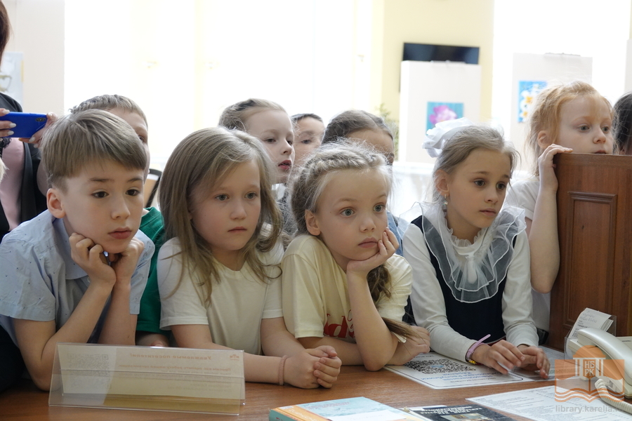 Первоклассники петрозаводской частной общеобразовательной «Независимой школы» в Национальной библиотеке Карелии