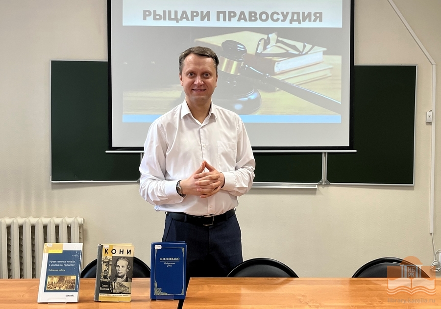 Ведущий программы «Диалог эпох» - Александр Докучаев