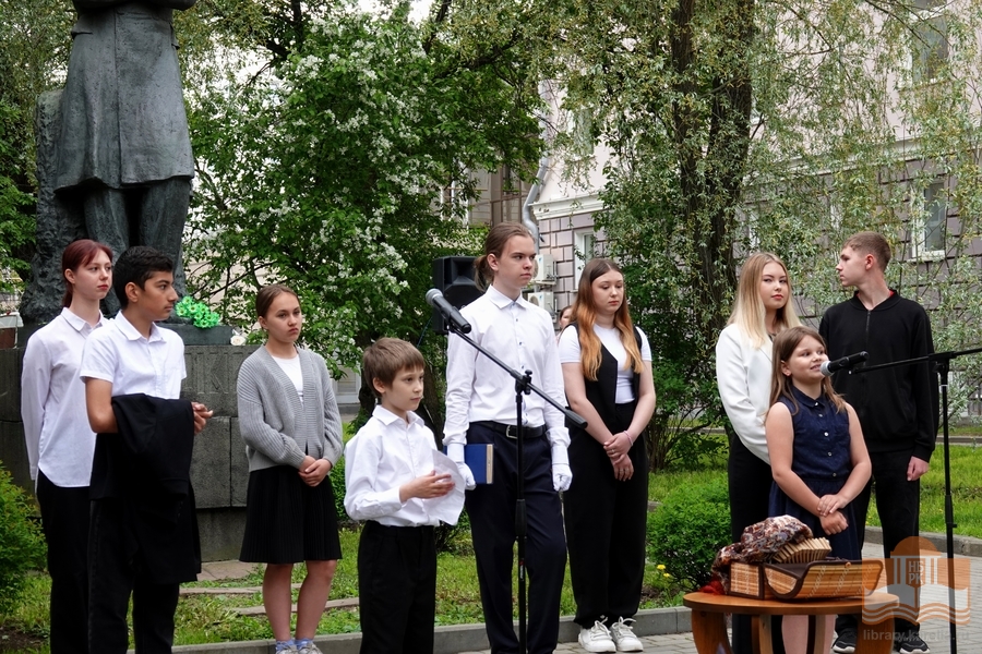 Литературно-музыкальная композиция по стихам и романсам Пушкина в исполнении учащихся школы №10 Петрозаводска
